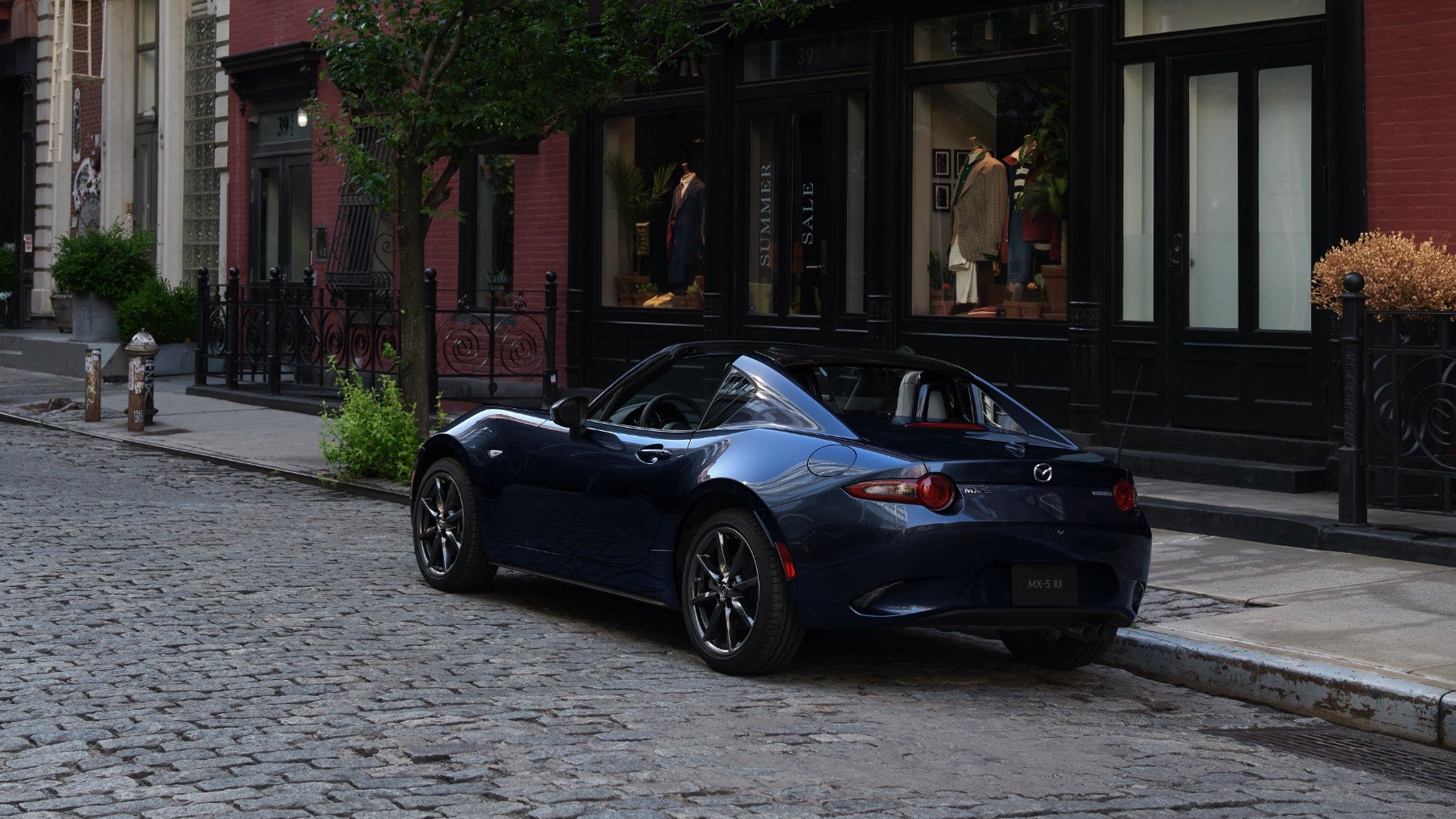 What's the Difference Between the Mazda MX-5 Miata and MX-5 Miata RF?